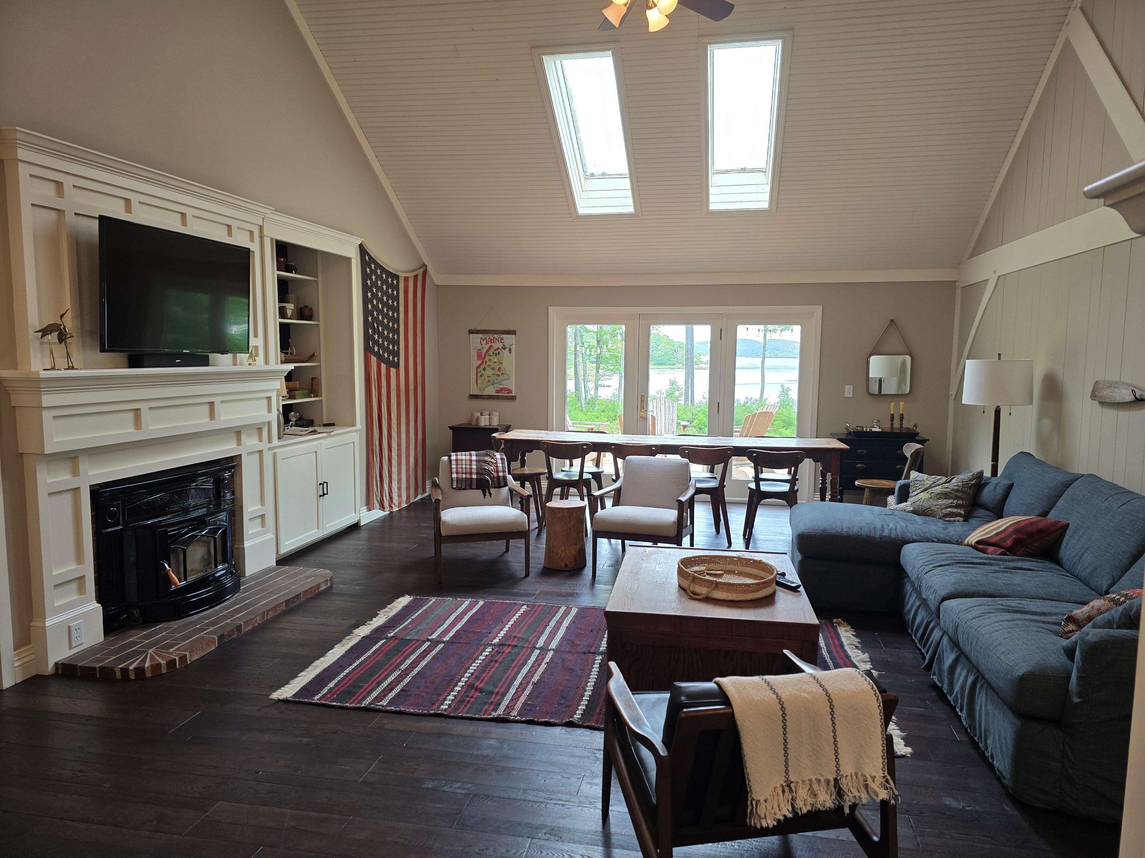 Large comfortable living/dining room.