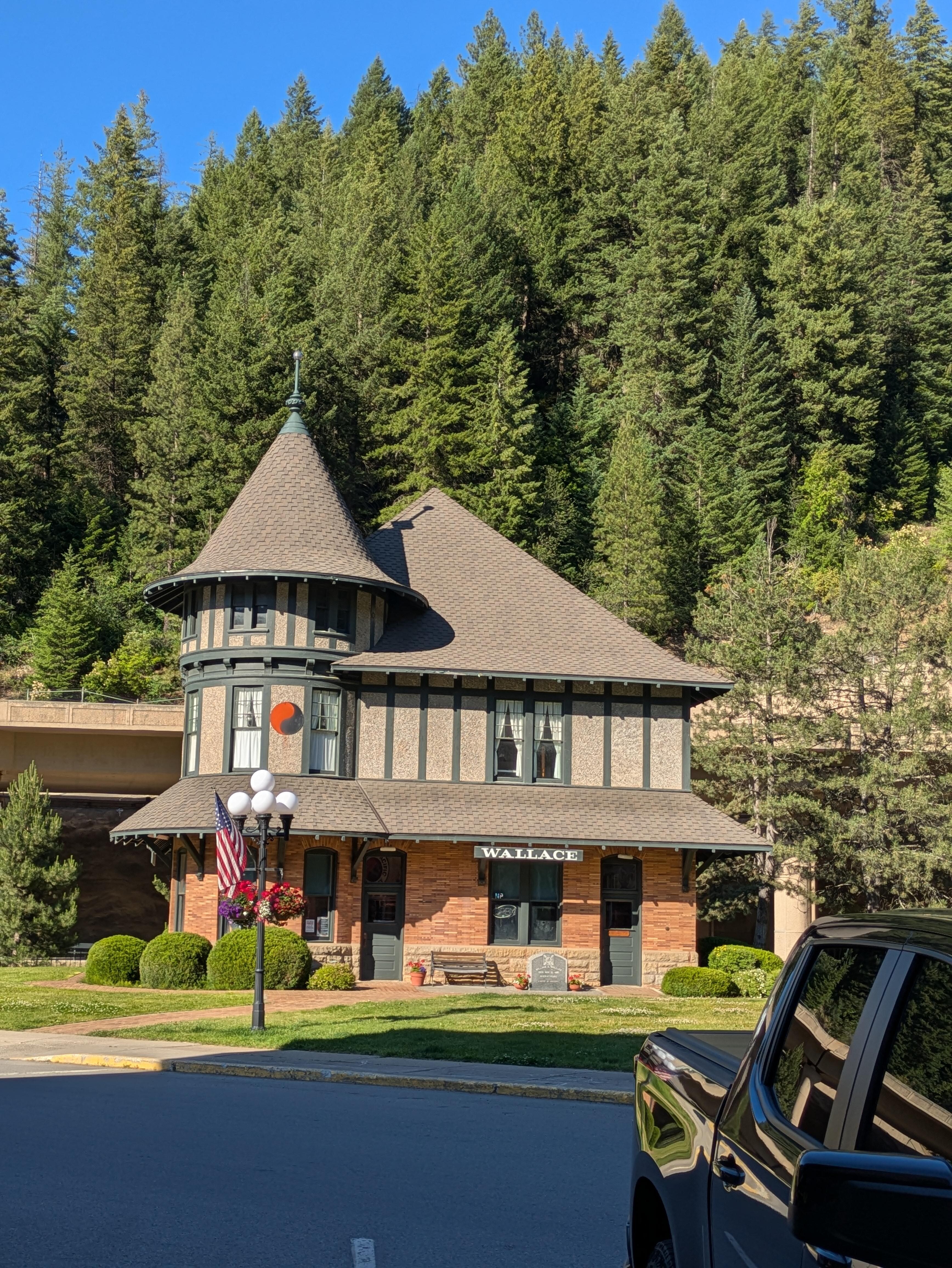 Railroad museum across street 
