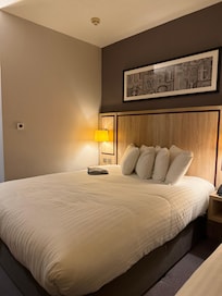 Double and single bed layout