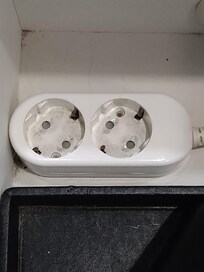 コンセントが汚れている。