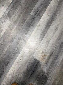 Dirty floors- wasn’t even cleaned