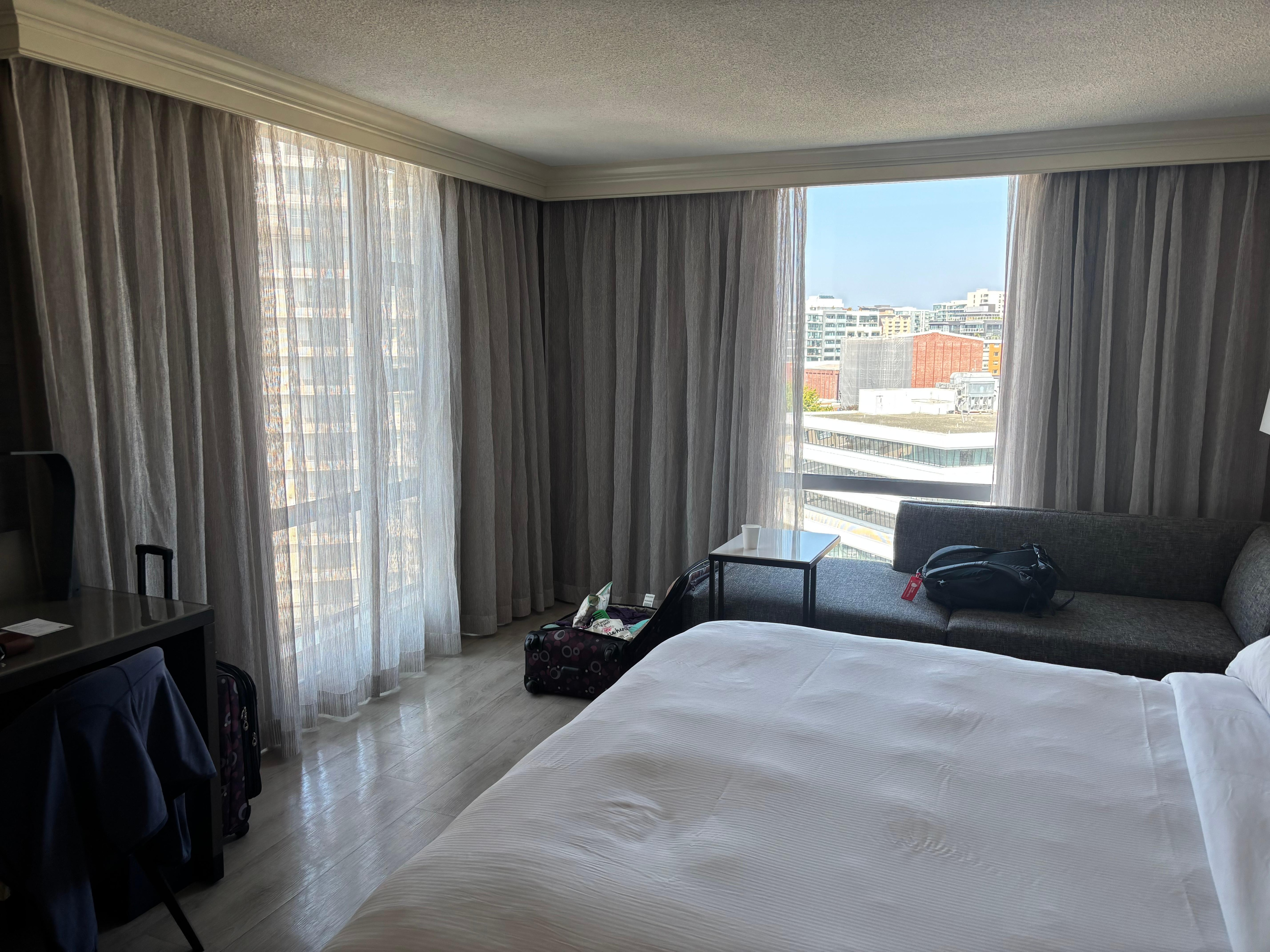 Corner room with 2 large windows. 