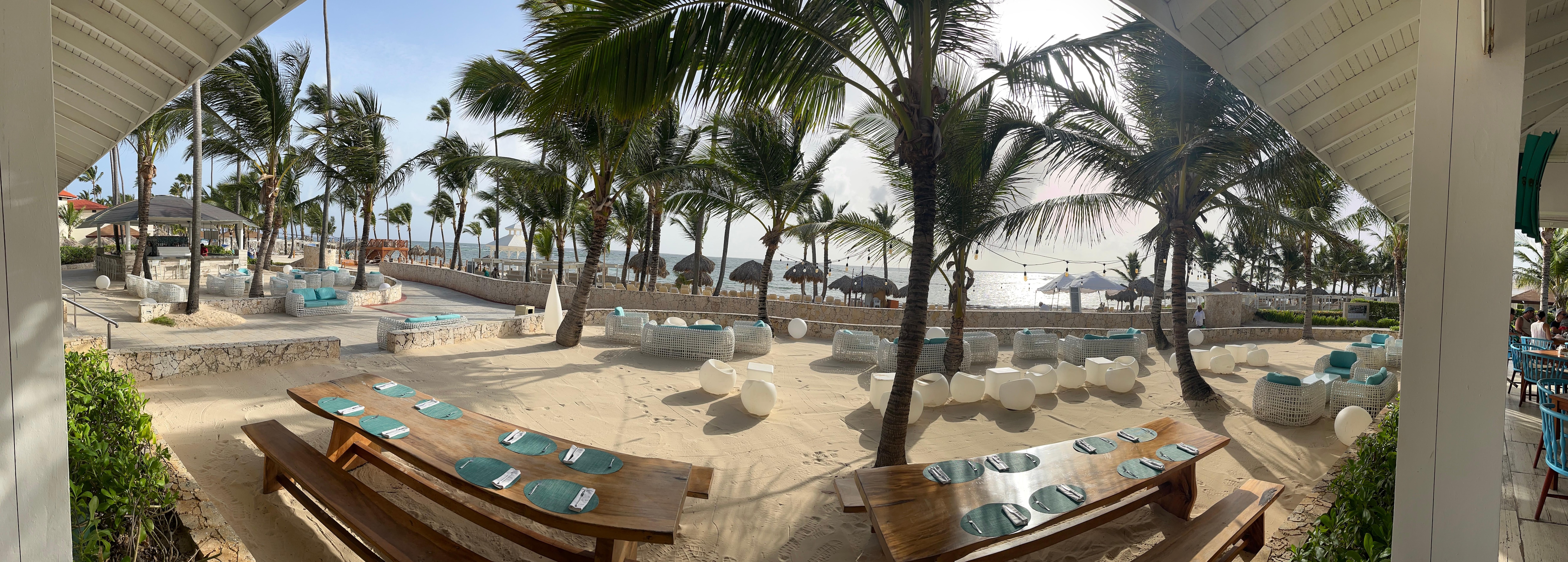 Breakfast area and great beach view