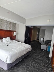 King size bed. Very comfortable
