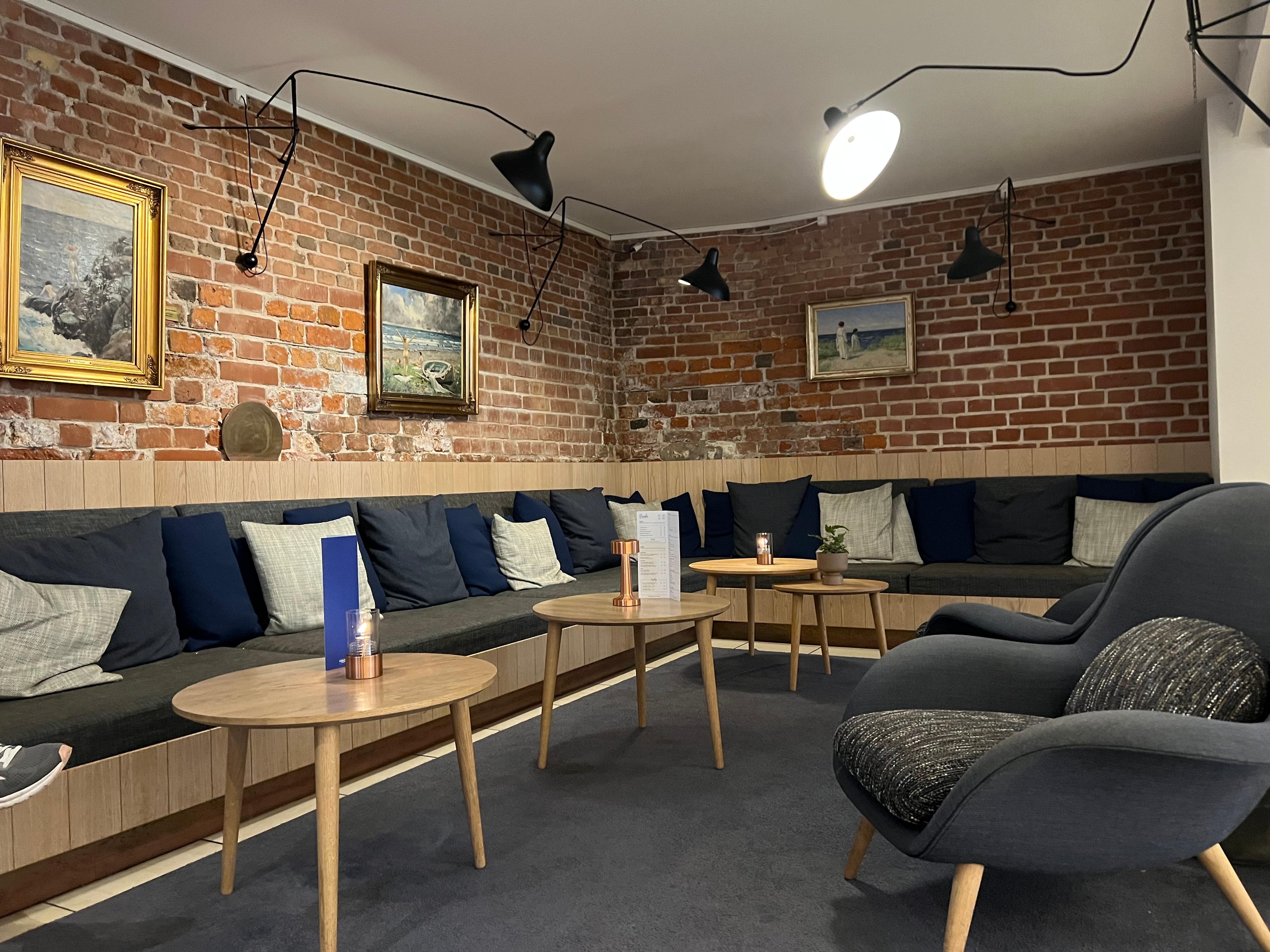 Lounge by reception