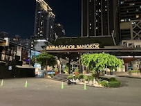 ホテル正面は、いつもきれいに駐車も整理されています。