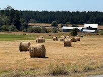 The surrounding farm lands give a sense that all’s right with the world.