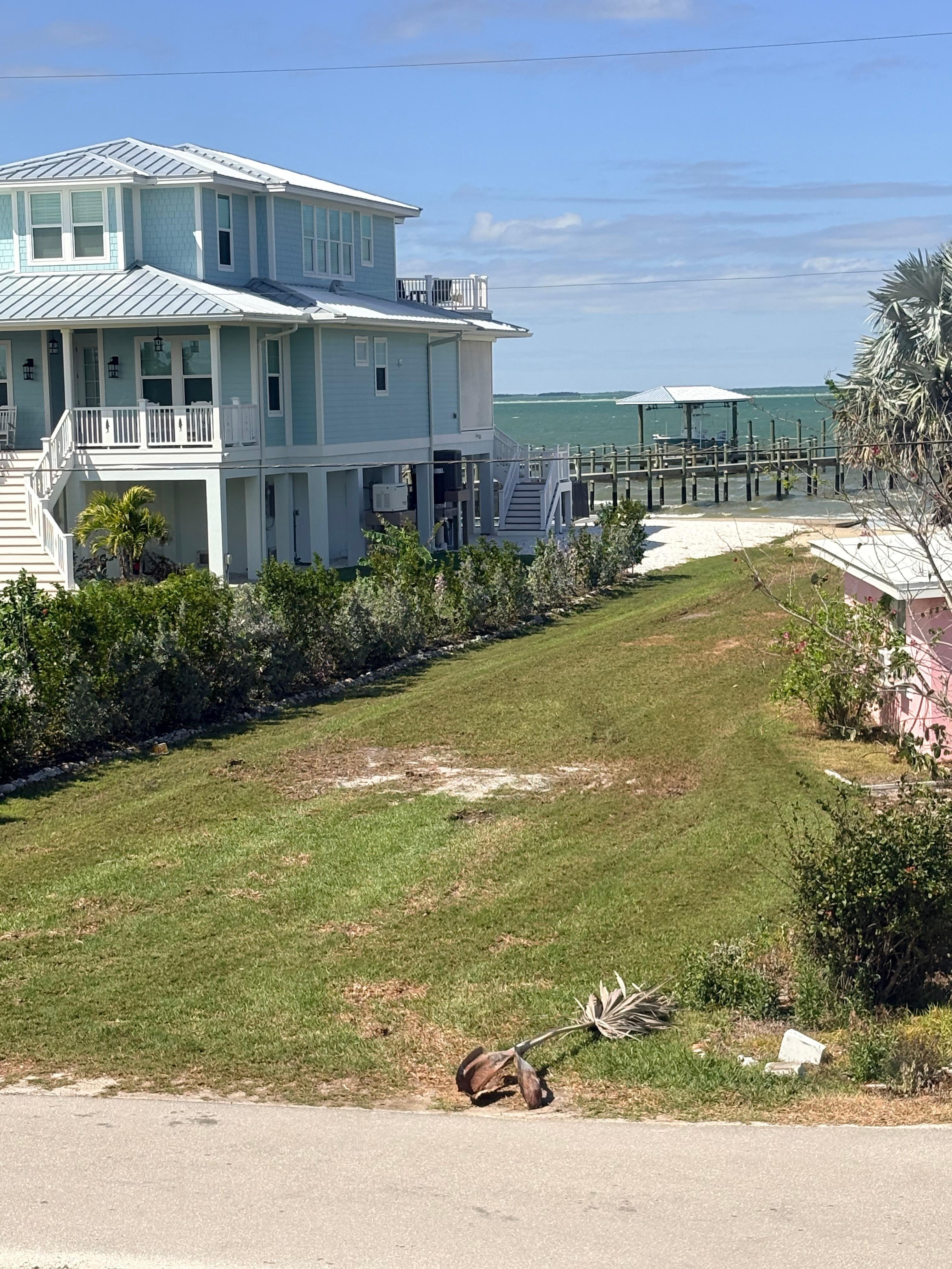 Back walkway to ocean 
