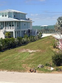 Back walkway to ocean