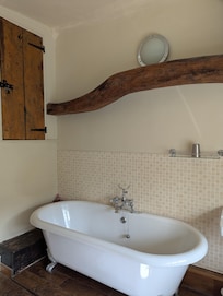 Luxurious soaking tub