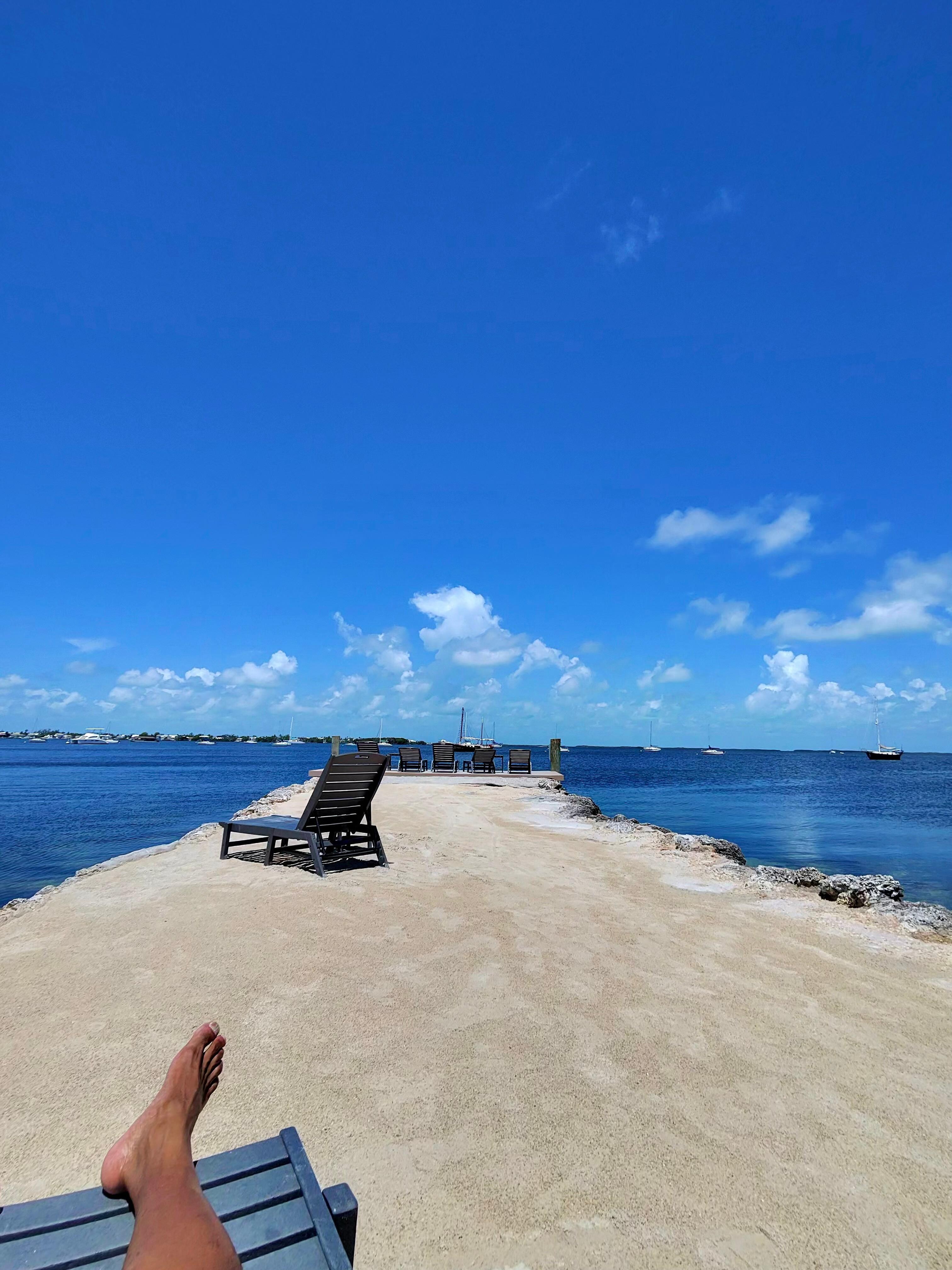 Midday relaxation by the water 