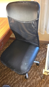 Chair in the room was unuseable!