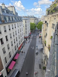 Rue Oberkampf, looking  to the right (SW)