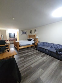 Rm 103. Love the outdoorsy feeling!