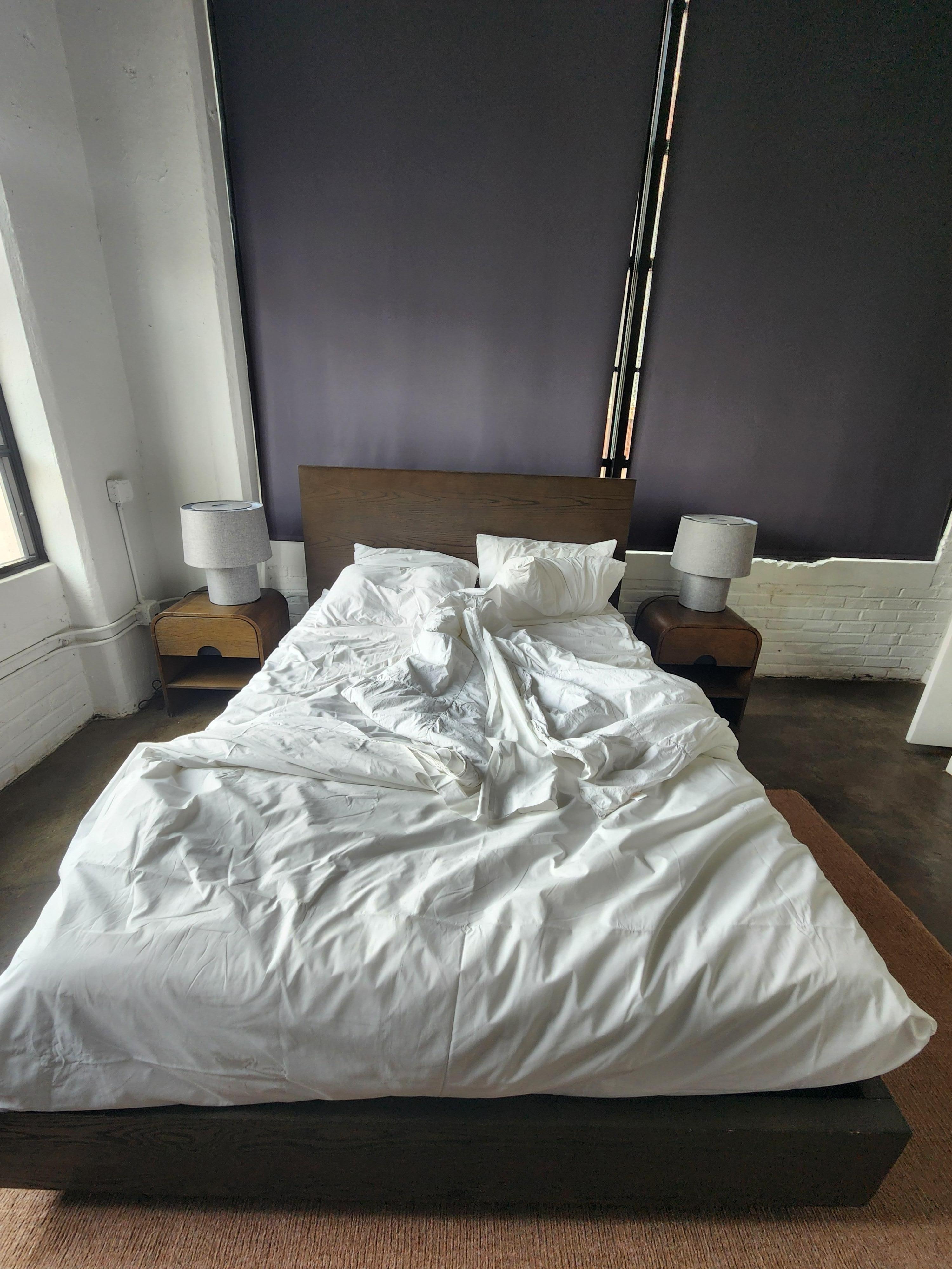 The hotel claimed this is a king bed.