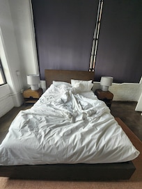 The hotel claimed this is a king bed.