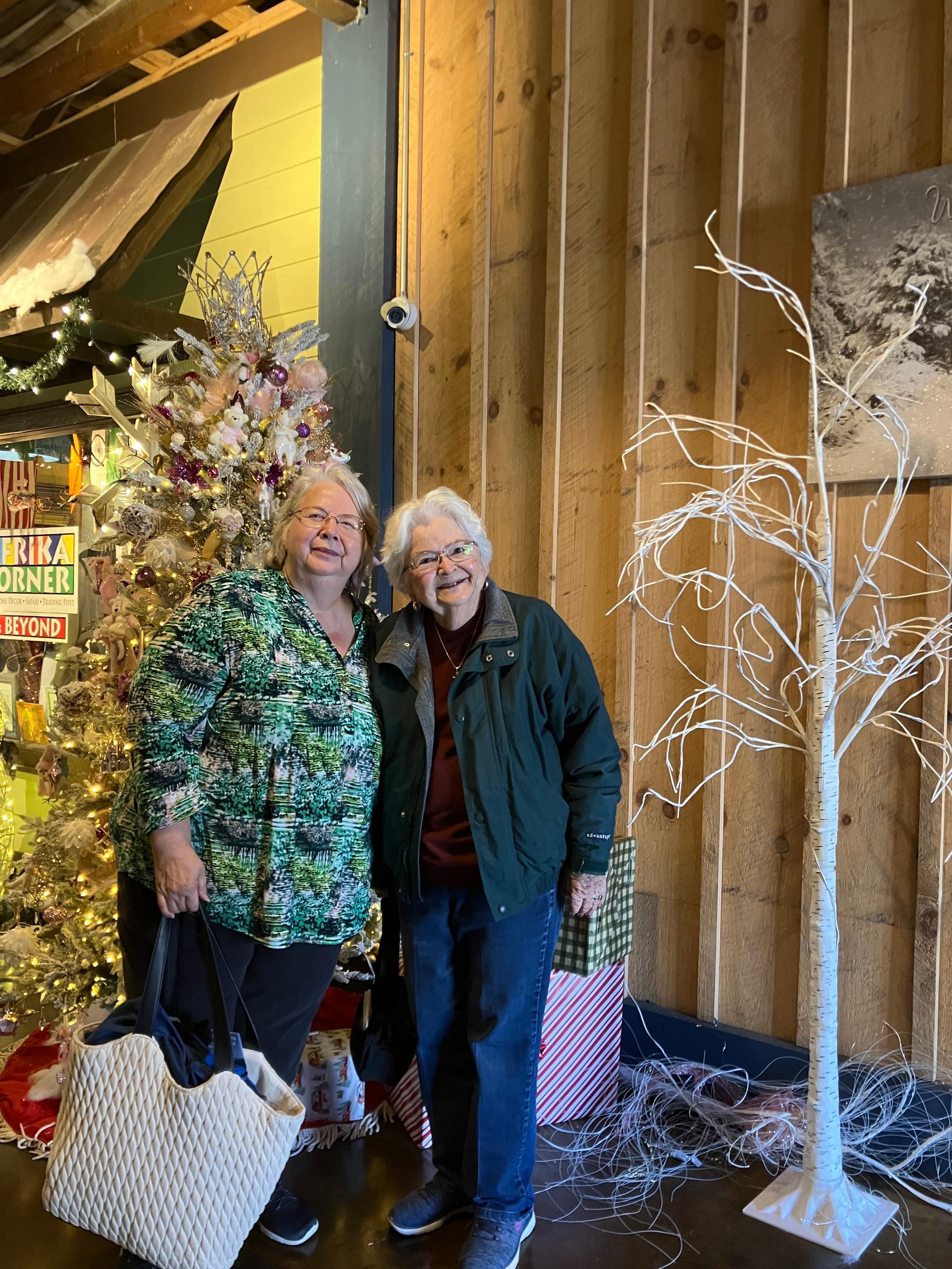 Took the Blue Ridge Scenic Railway to McCaysville, Ga
🛍️ Shopping!!