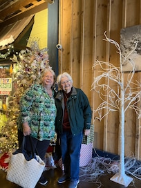 Took the Blue Ridge Scenic Railway to McCaysville, Ga
🛍️ Shopping!!