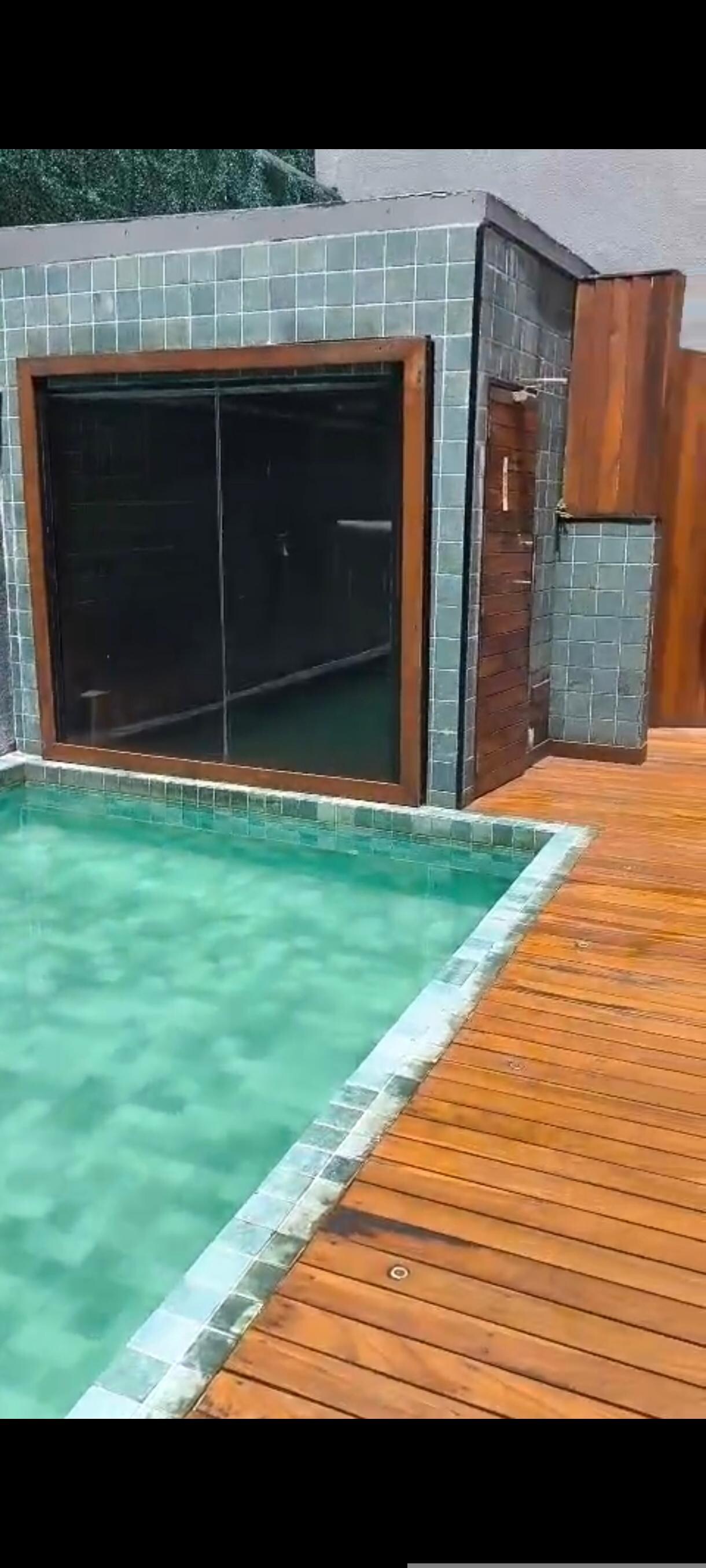 Sauna interditada, segundo os atendentes, há meses.