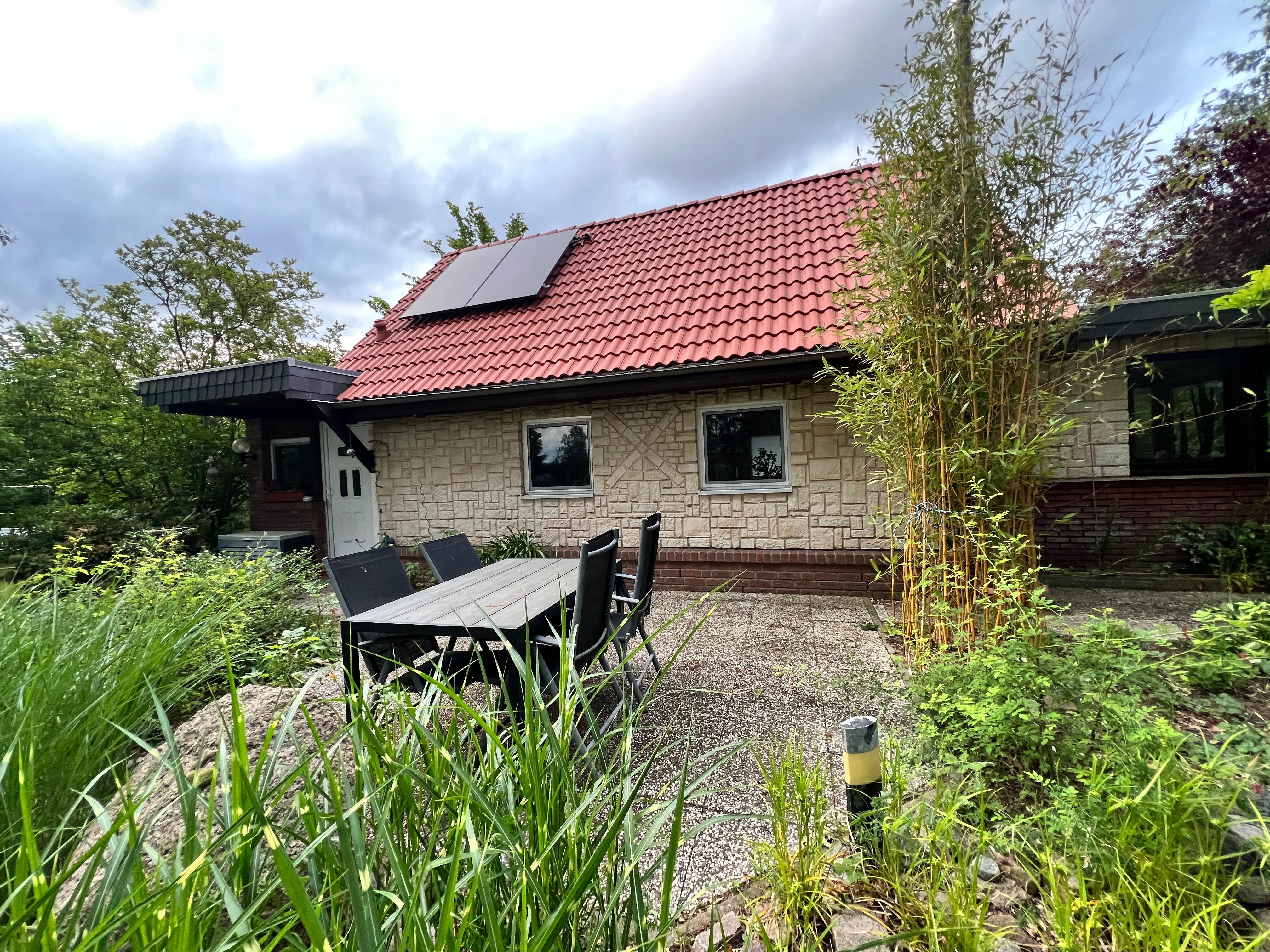 Sehr schöne Aussenanlage.