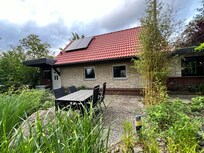 Sehr schöne Aussenanlage.