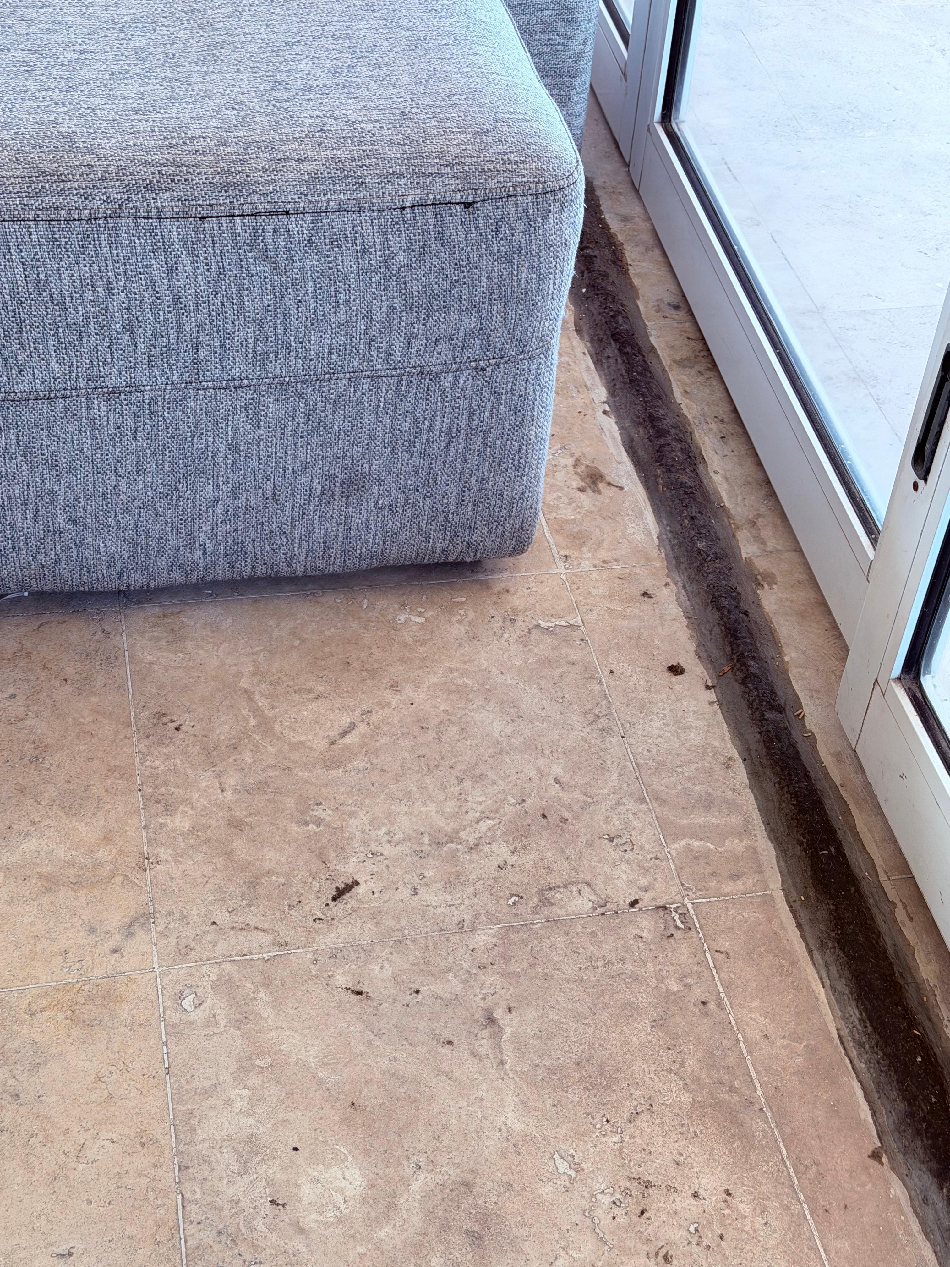 Dirty floors and sliding doors need repairing 