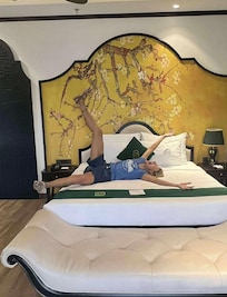 Reaktionen når man opgraderes til executive suite