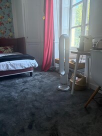 This is what they advertise as “air conditioned”. A single floor fan.