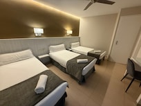 部屋は1人で泊まりましたがバス&トイレ付きを選んだら3人部屋しかありませんでした。