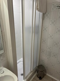 Only a shower in the room, but it was powerful. The bathroom was very clean.