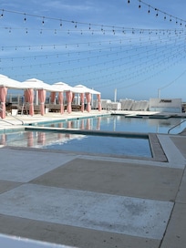 Pool And cabanas