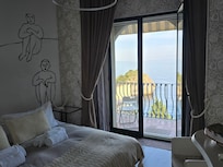 2nd bedroom, similar to the first, both with sea views