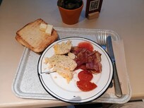 This is All the hot food that is available at breakfast.
Then the last 2 days they replaced tomatoes with broccoli.. for breakfast!?