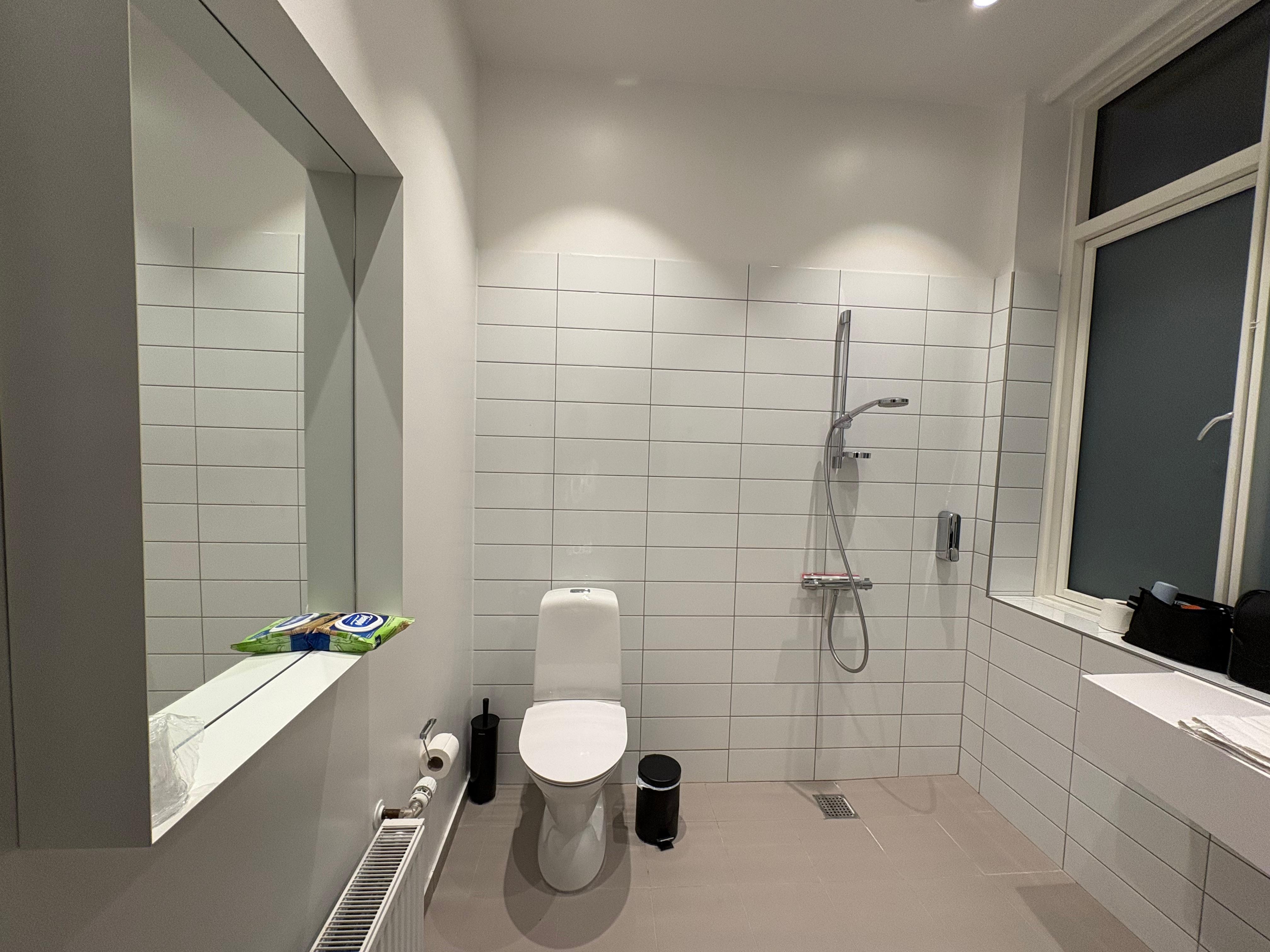 Spiegel ohne Steckdose und ohne Waschbecken 