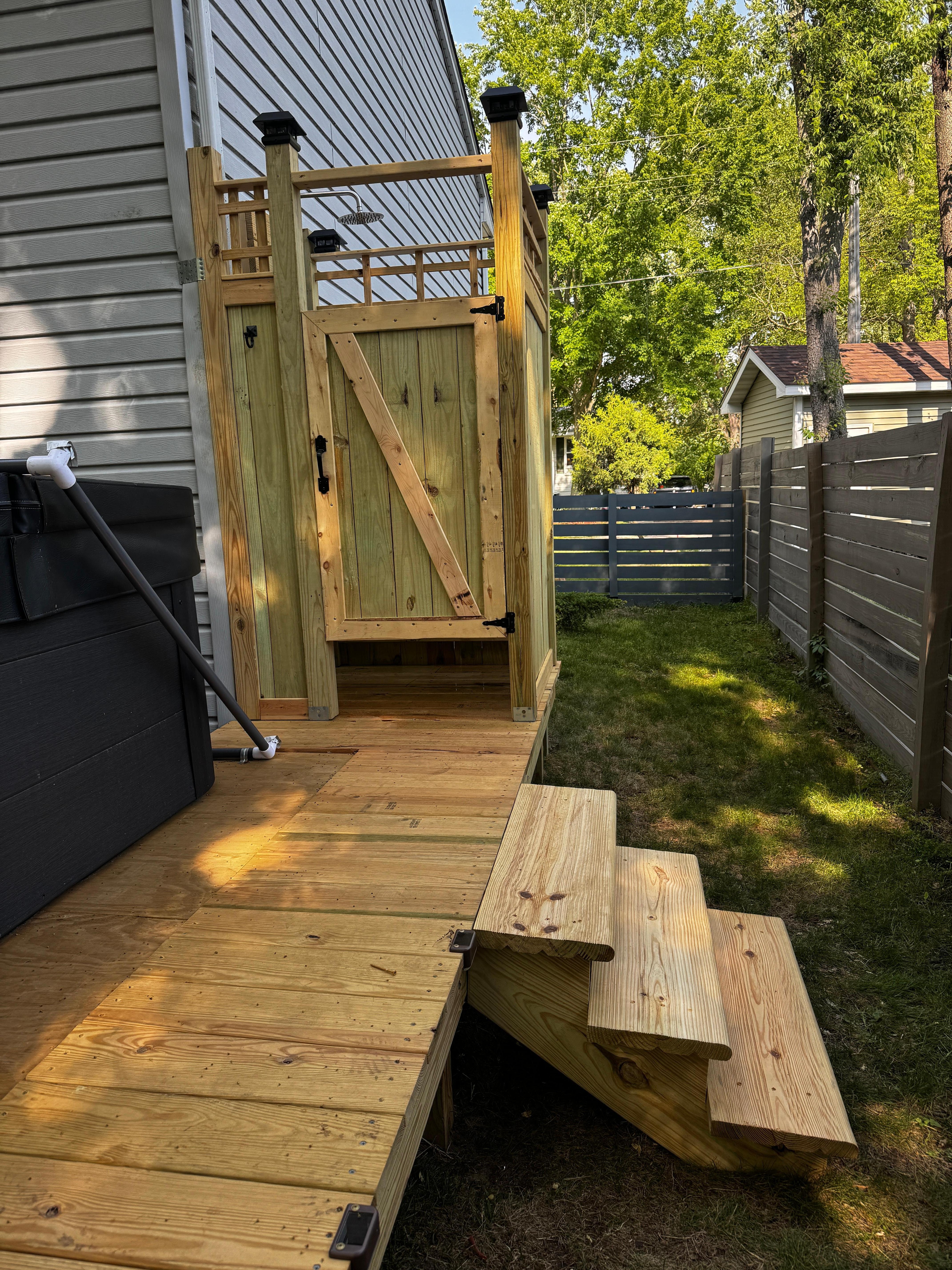 Outdoor shower for rinsing off