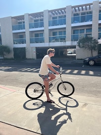 Many bikes to ride “the strand”