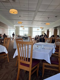 Large dining room nicely setup