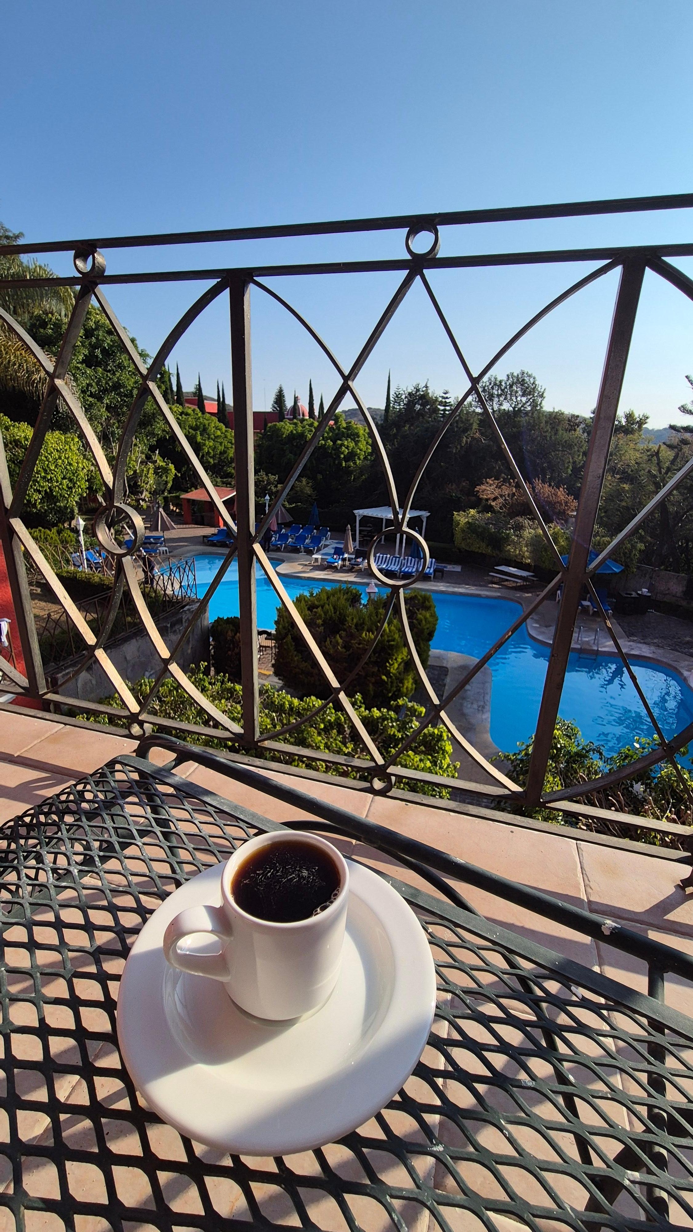 La vista a la alberca desde los cuartos.