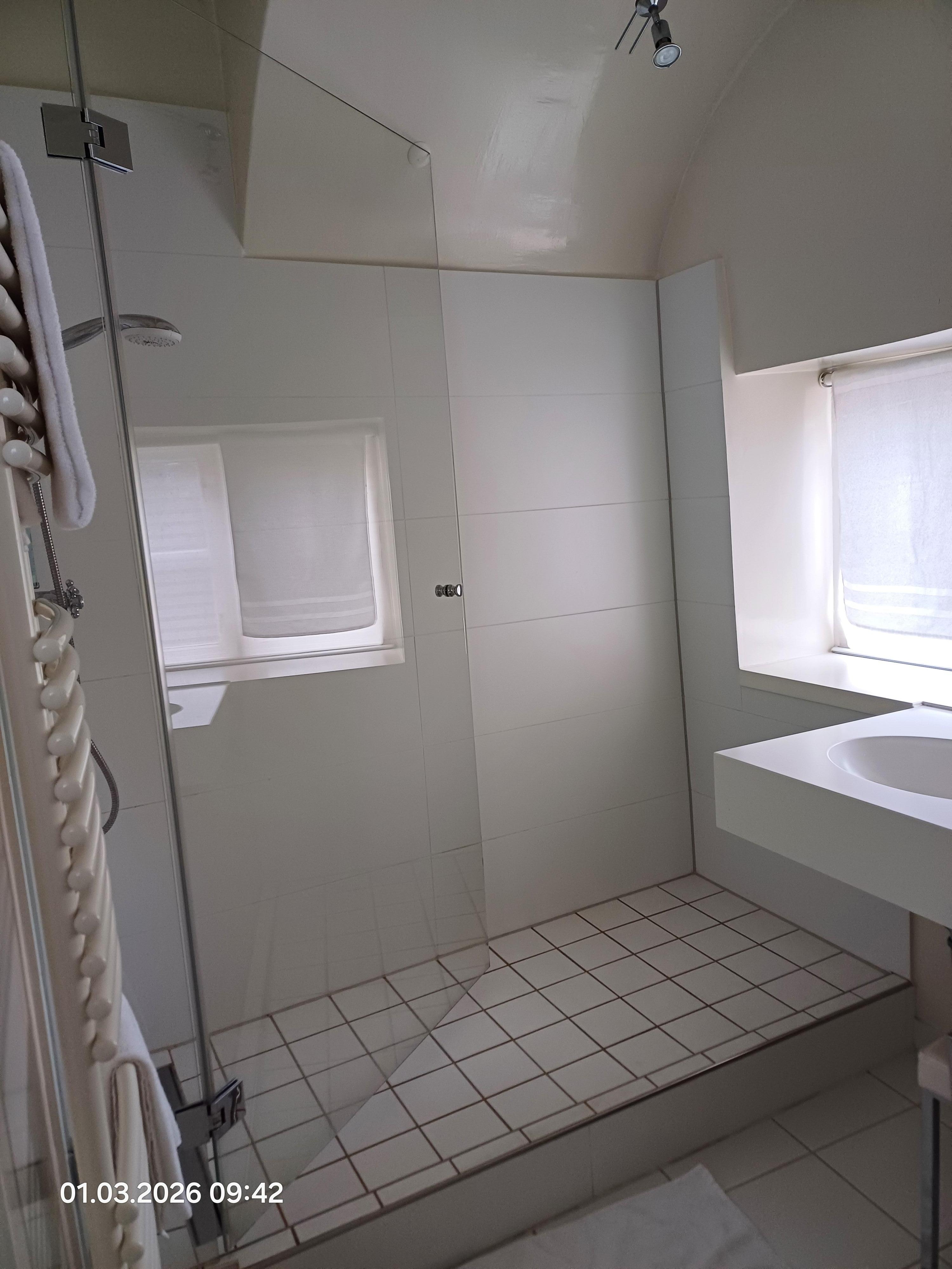 Dusche mit Aussicht ,(von innen und leider auch von aussen)