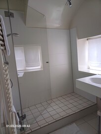 Dusche mit Aussicht ,(von innen und leider auch von aussen)