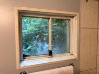 Window has no curtain in bathroom !!!