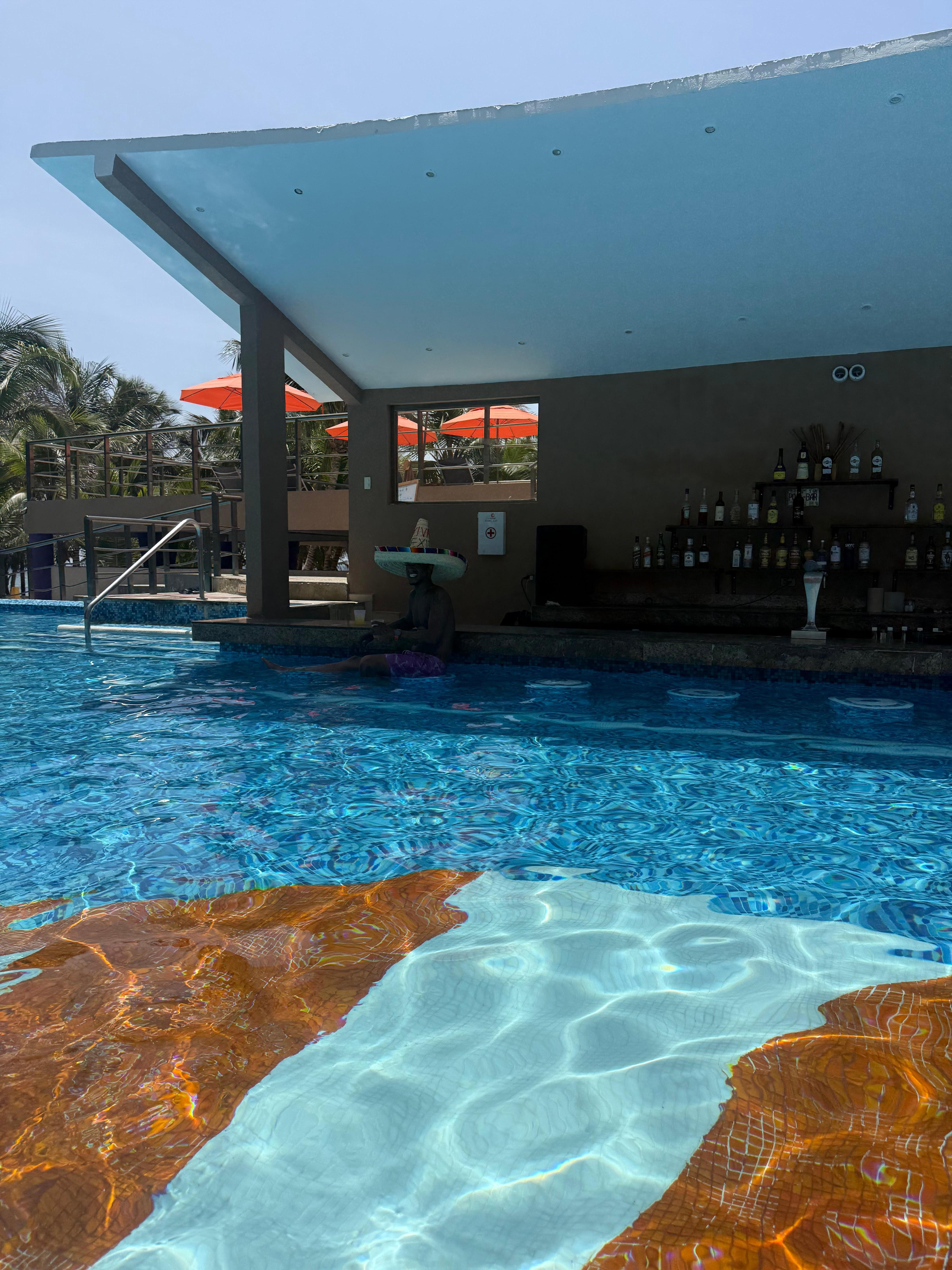 Swim up bar