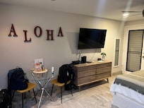 Tv and full kitchen!