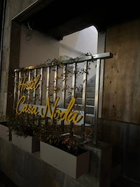 大通りに面した入り口