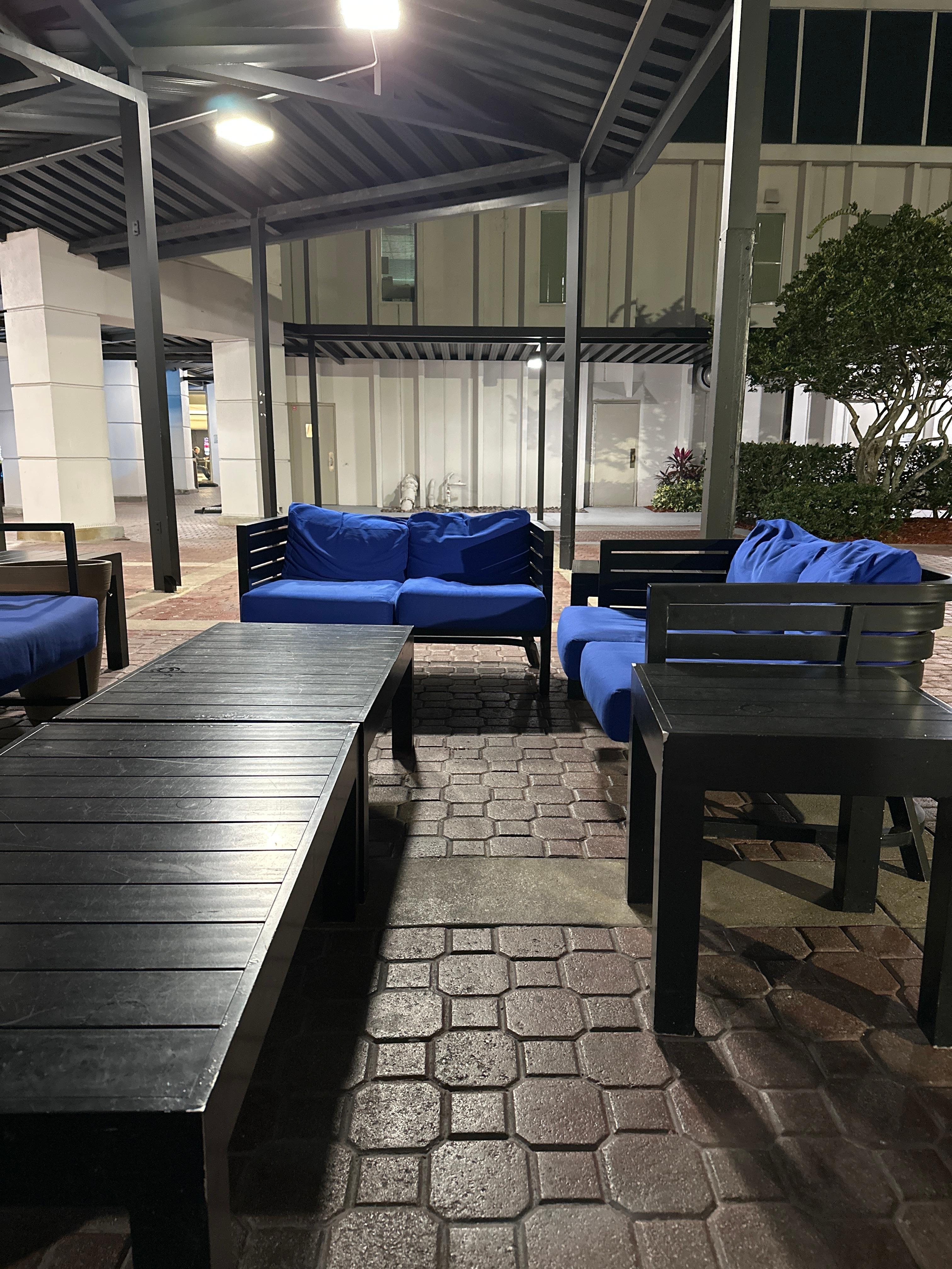 Outdoor smoking area was great!😊 