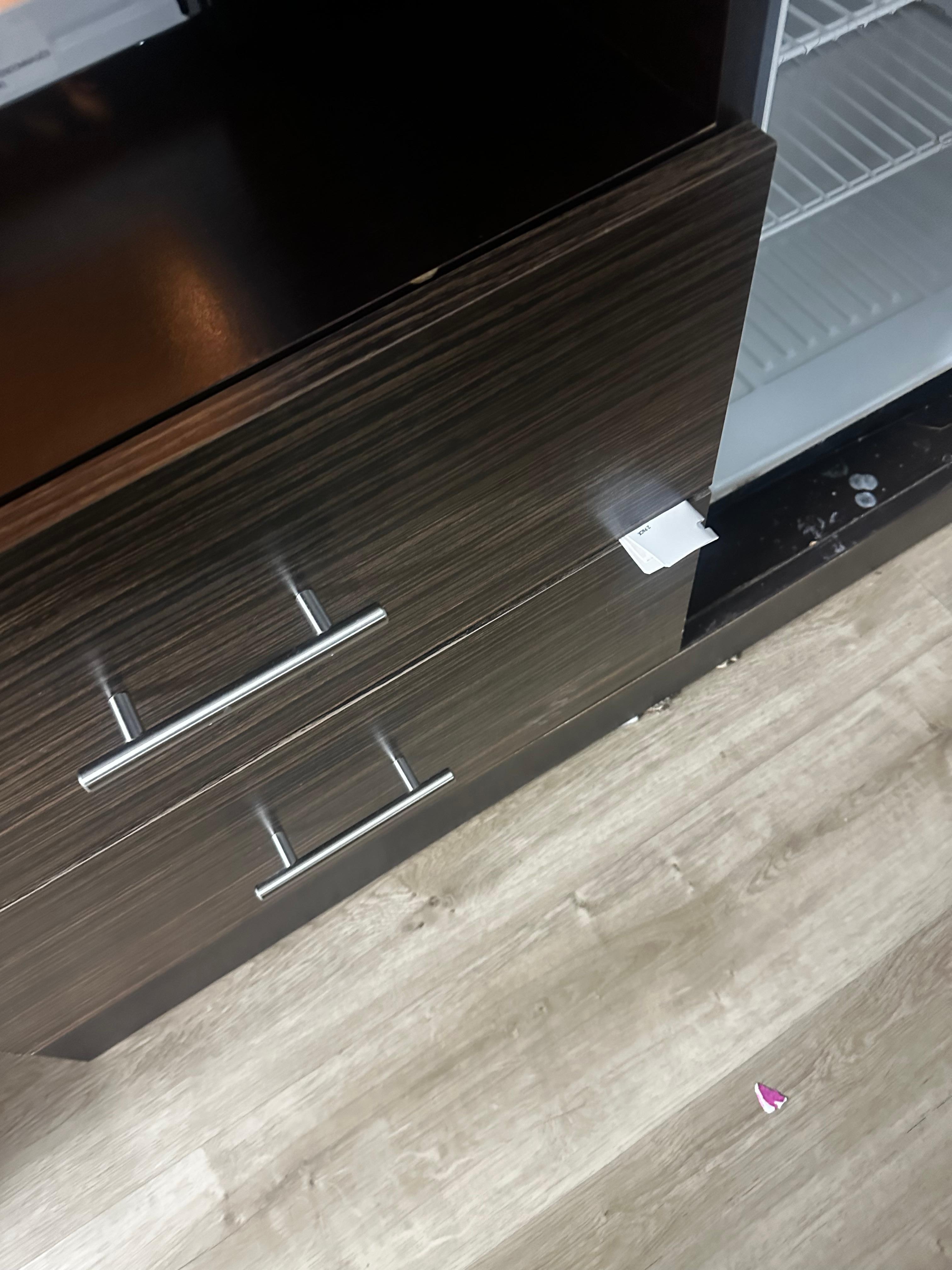 Had to put paper to keep door closed 