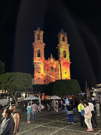 El centro está como a 10 minutos en auto