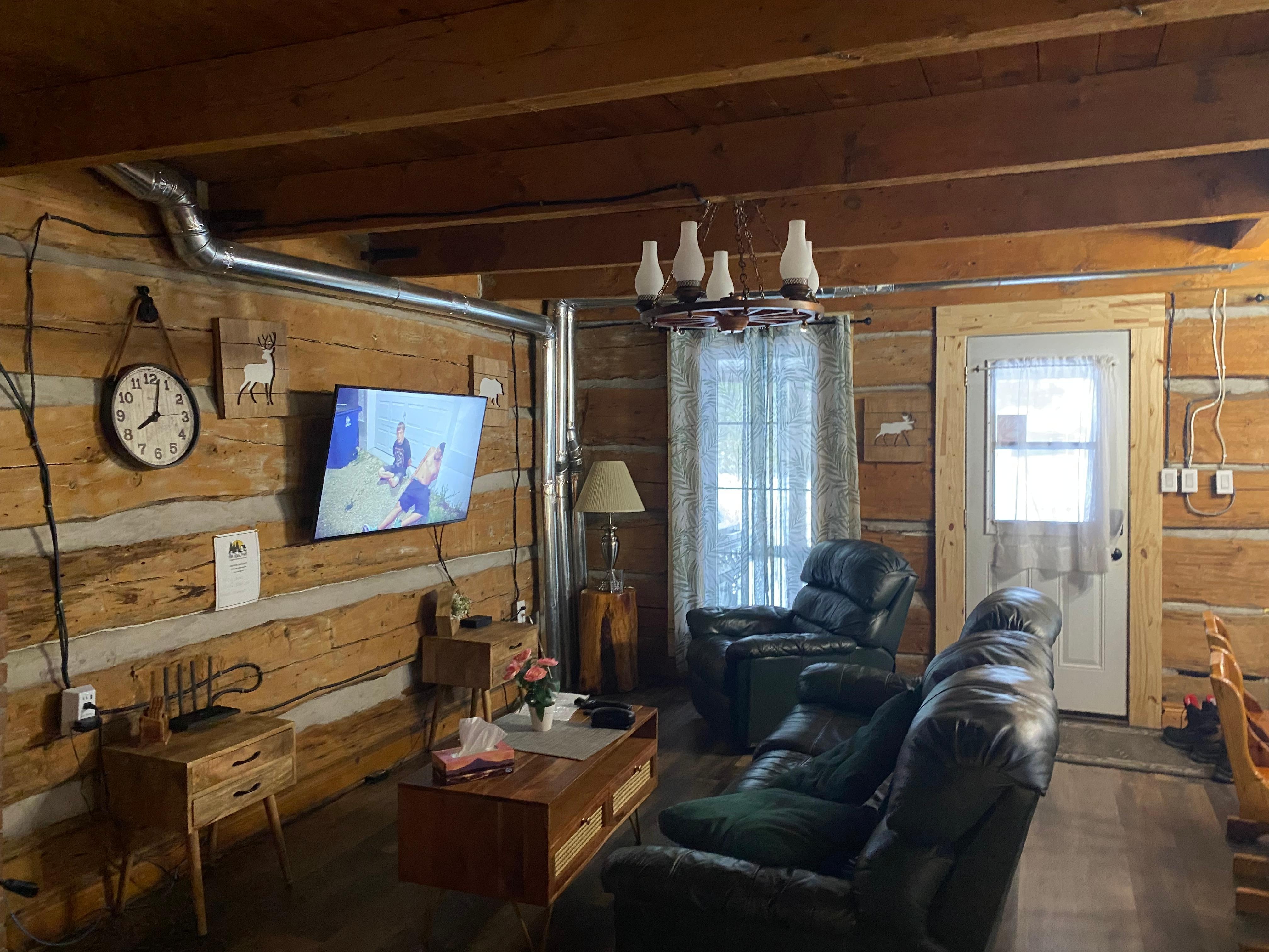 Clean with great charm of a vintage cottage . Cozy 