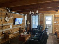 Clean with great charm of a vintage cottage . Cozy