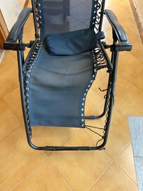Kaputter Liegestuhl